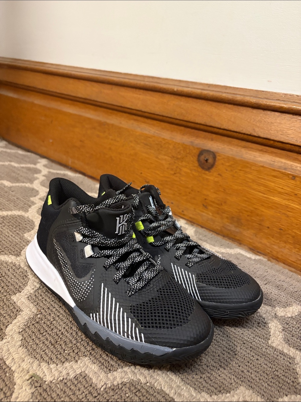 Nike basketball sneakers. Boys size 4